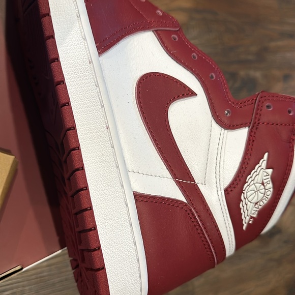 AIR JORDAN 1 Retro - Picture 4 of 9